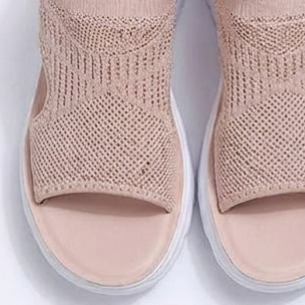 Caluna – Cushioned Slip-On Platform Sandals
