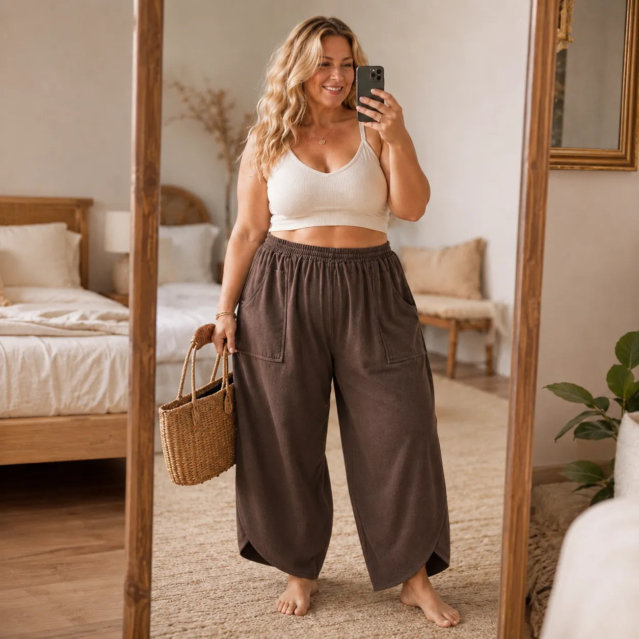 Lounella – Wide Leg Harem Pants with Elastic Waist and Deep Pockets