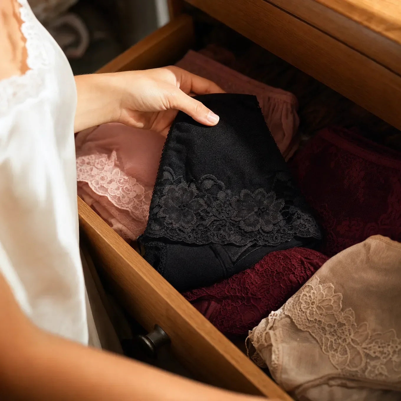 Lumeris – High-Waisted Lace Panties for Women, Smoothing Tummy Control, Seamless Comfort