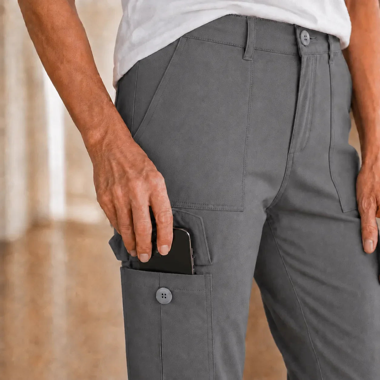 Caliva – Cropped Cargo Capri Pants with Cuffed Hem and Pockets