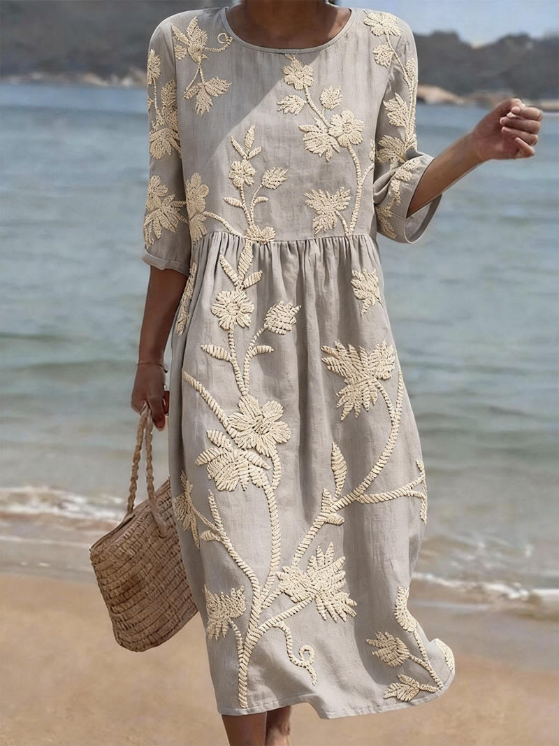 Casual women's dress with floral print.