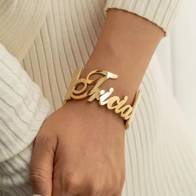 Aurelya – Personalized Name Bangle