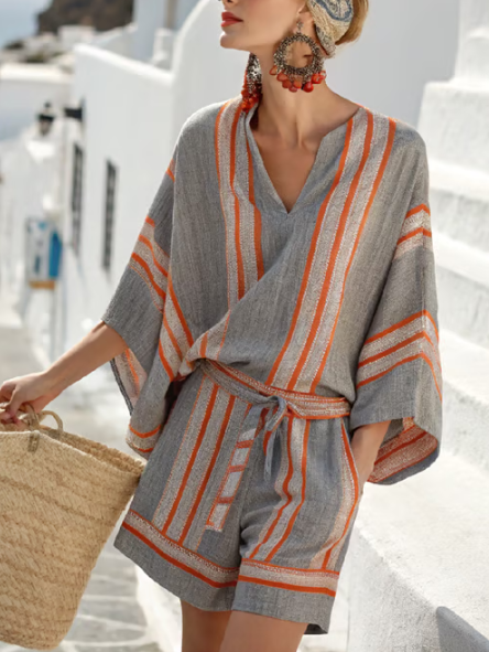 Short linen set with a bohemian touch