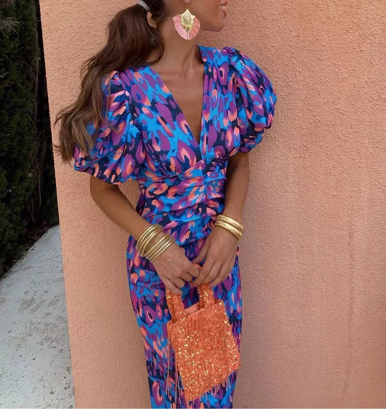 Elegant Midi Dress with Voluminous Sleeves