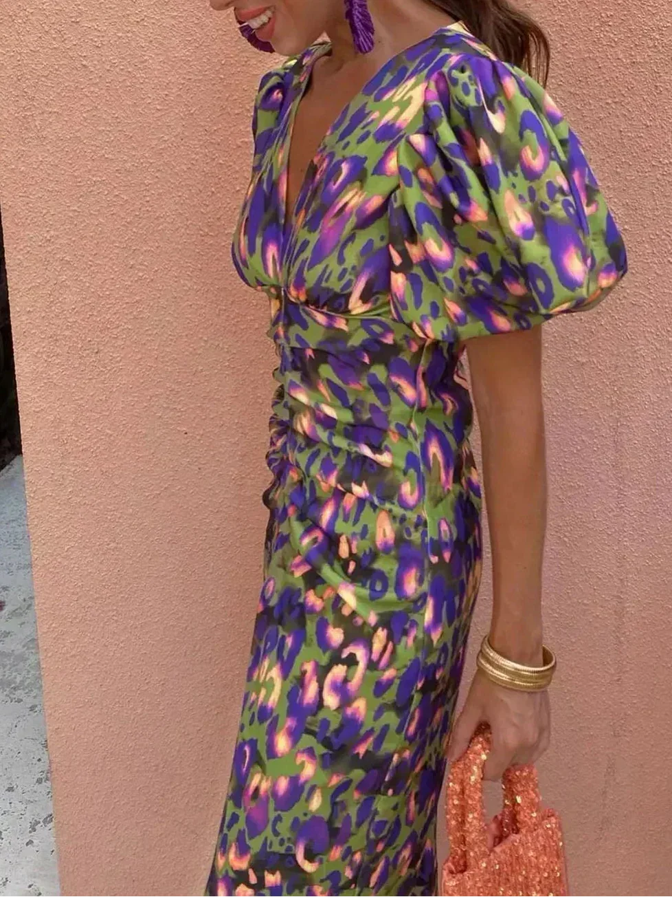Elegant Midi Dress with Voluminous Sleeves