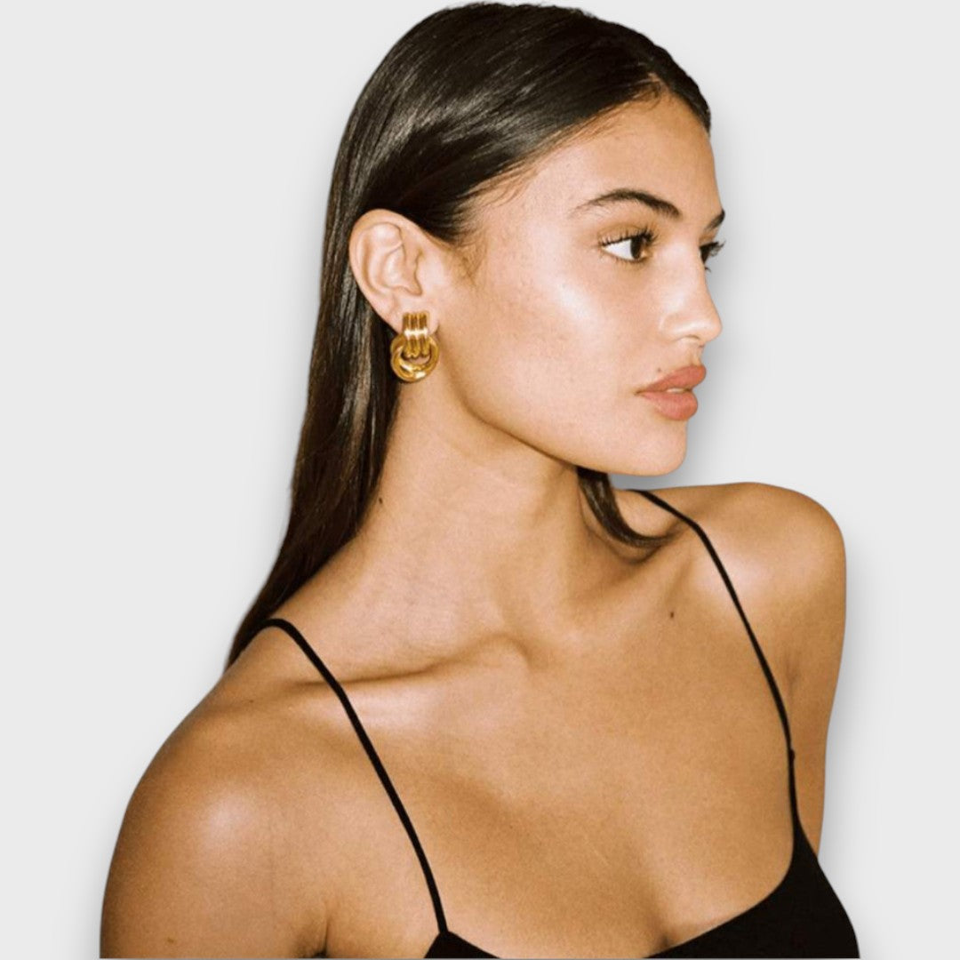 Nela – Knot Earrings in Gold-Plated Filigree