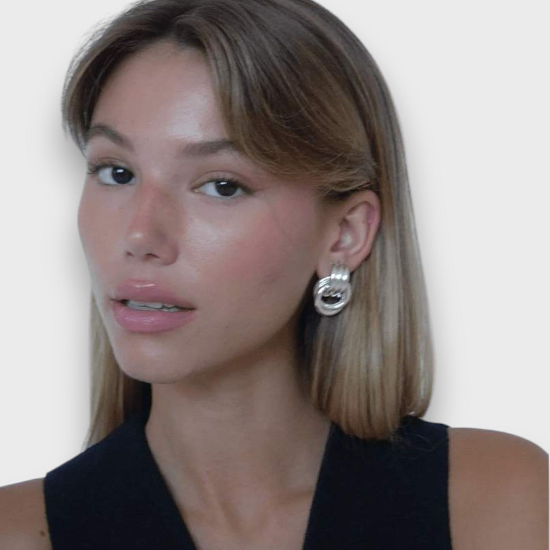 Nela – Knot Earrings in Gold-Plated Filigree