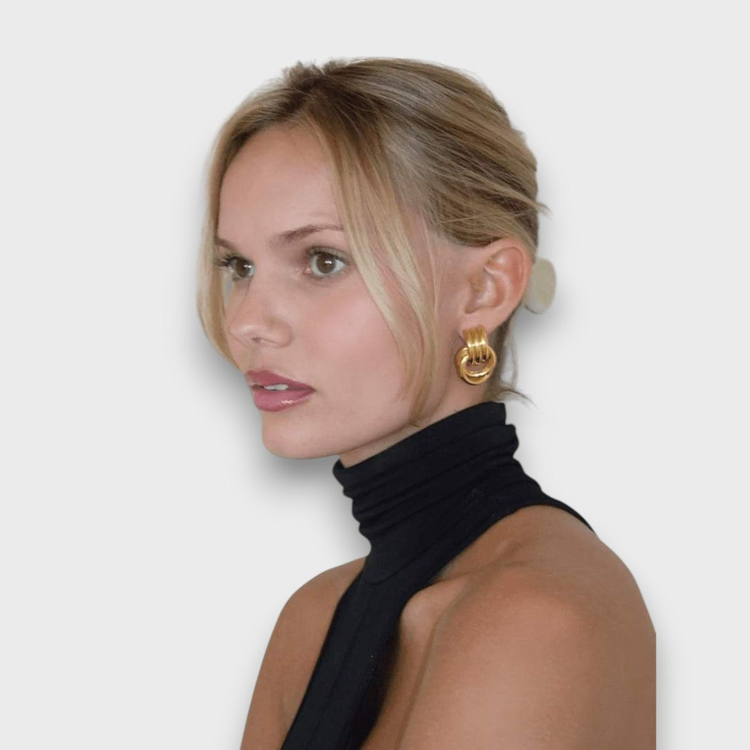 Nela – Knot Earrings in Gold-Plated Filigree