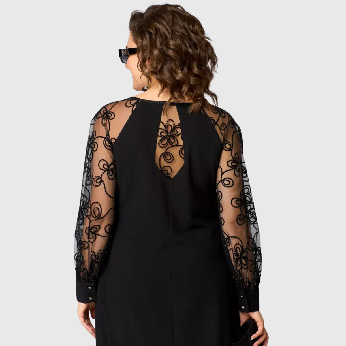 Regina | Elegant and Flowing Dress