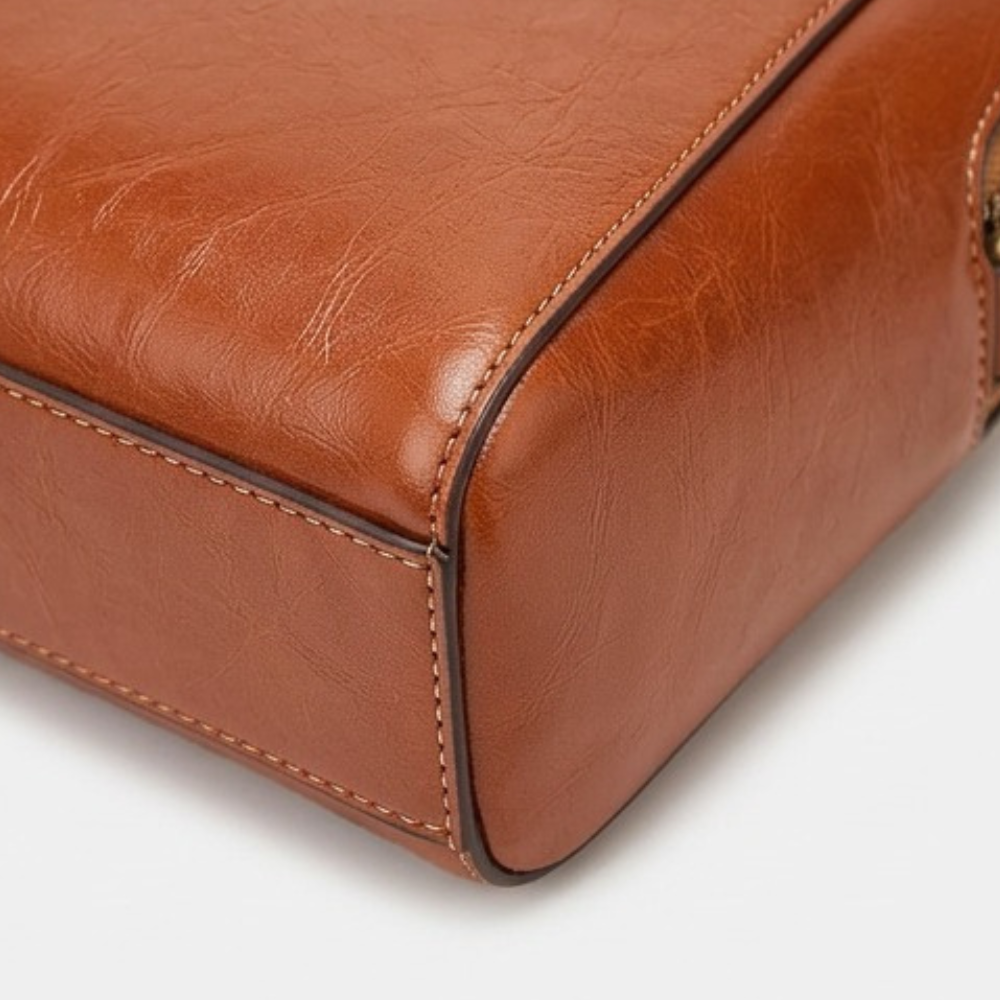 Carrina – Compact Crossbody Phone Bag
