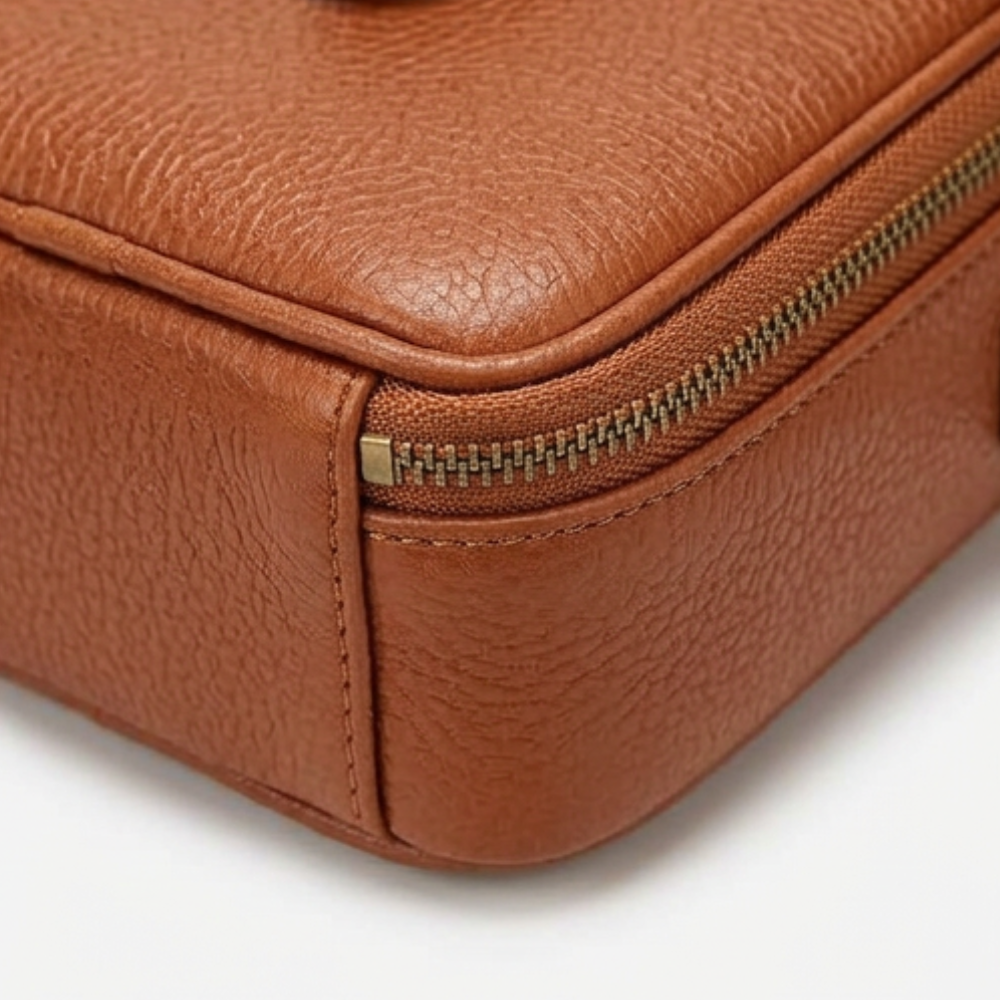 Carrina – Compact Crossbody Bag with Built-In Wallet