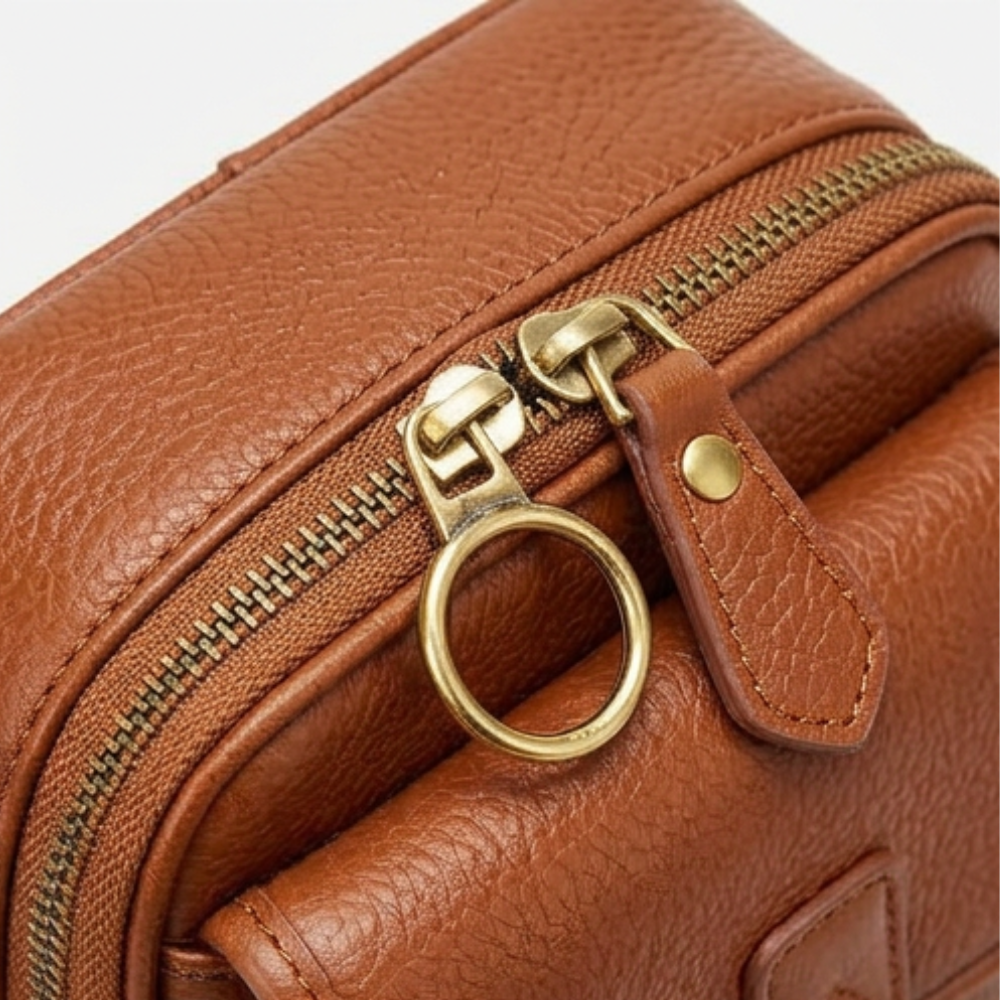 Carrina – Compact Crossbody Bag with Built-In Wallet