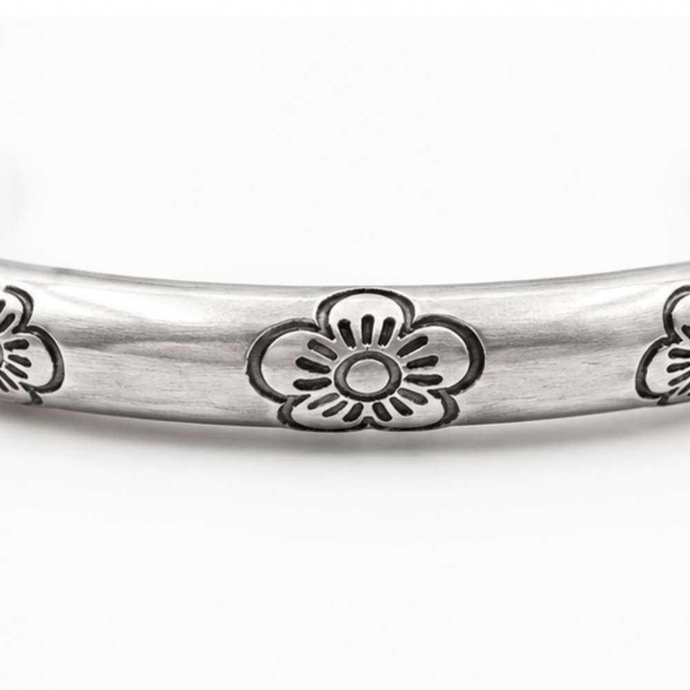 Florelle – Vintage Floral Silver Bangle with Open Cuff