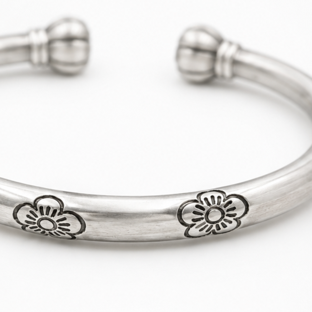 Florelle – Vintage Floral Silver Bangle with Open Cuff