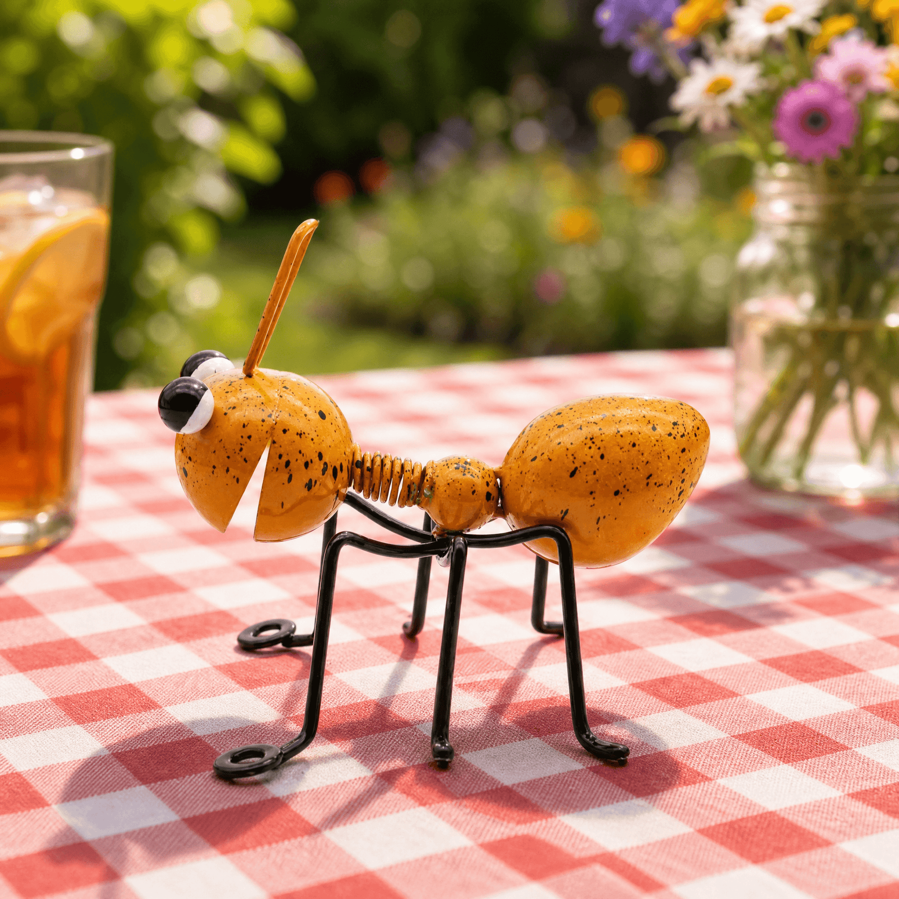 Antly – Colorful Metal Ants for Whimsical Gardens