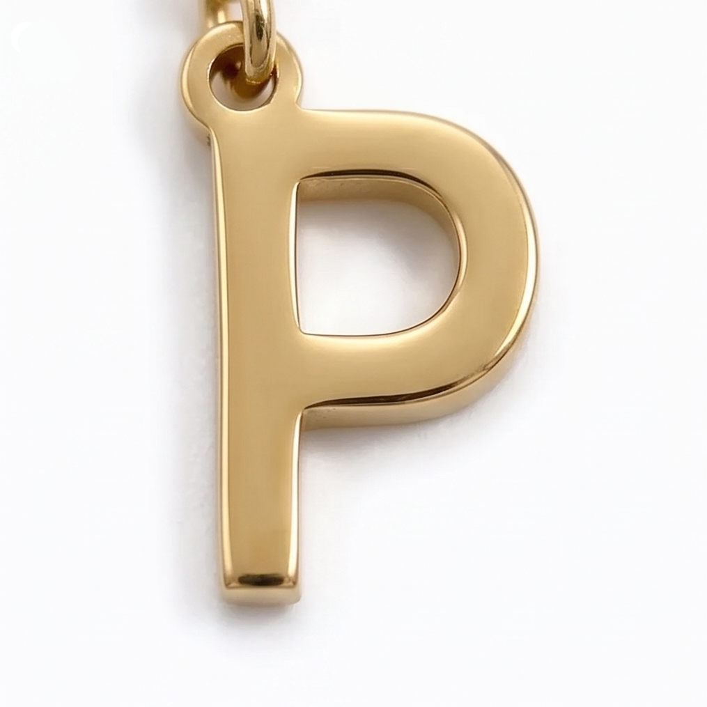 Auriela – Personalized side initial necklace