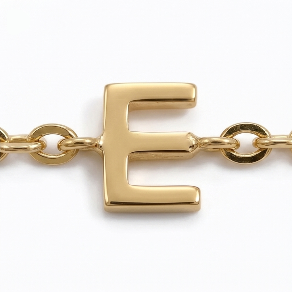 Auriela – Personalized side initial necklace