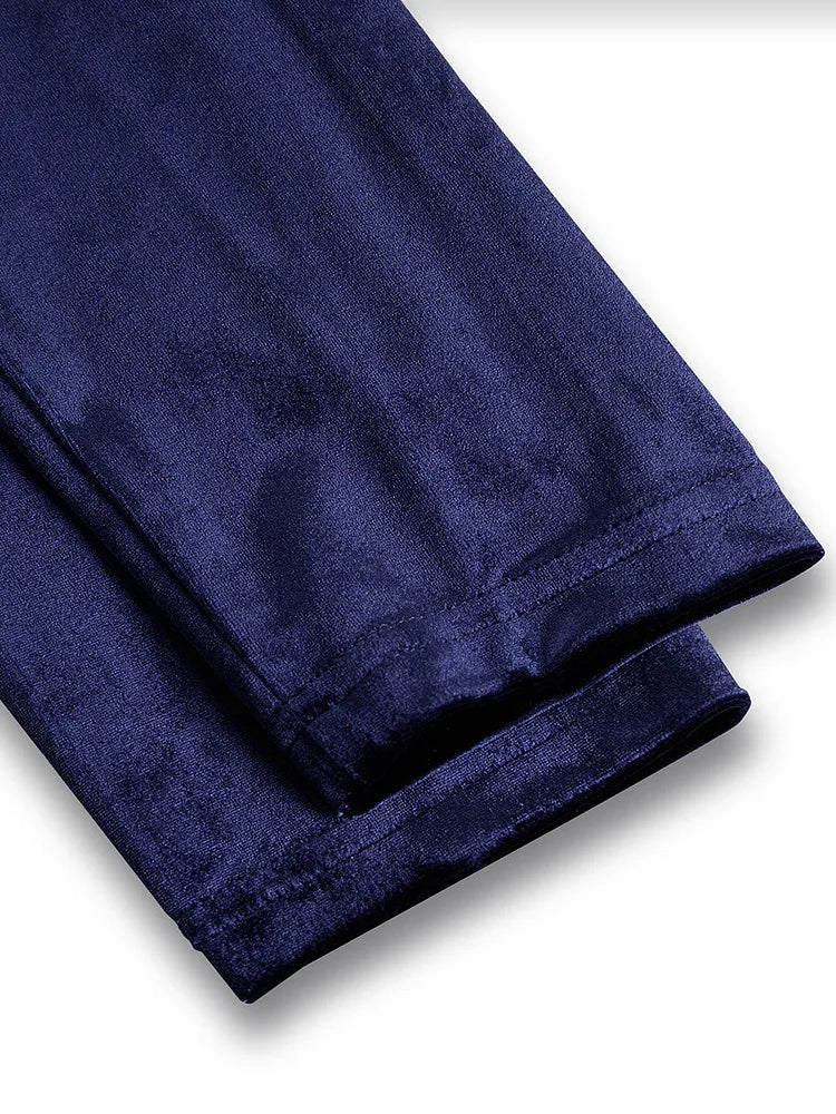 Luxurious velvet midi dress with long sleeves