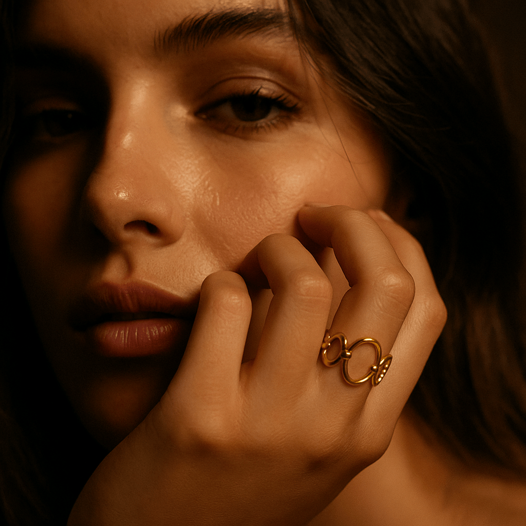 Carezza Ring – 18k Gold Plated and Intertwined Links