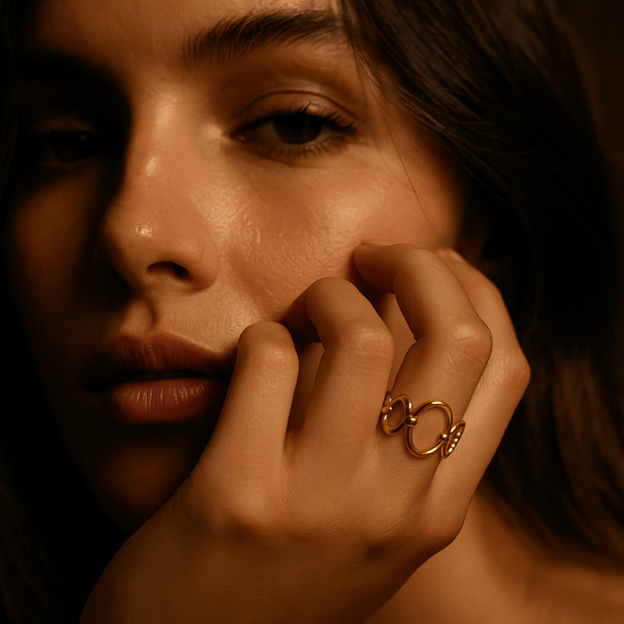 Carezza Ring – 18k Gold Plated and Intertwined Links