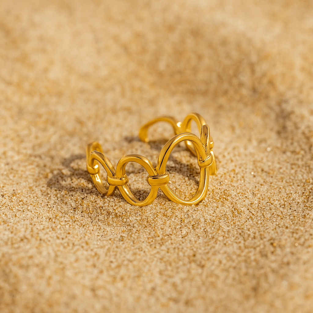 Carezza Ring – 18k Gold Plated and Intertwined Links