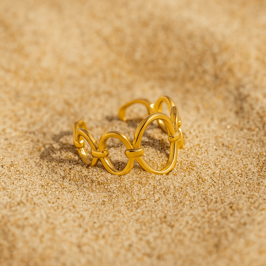 Carezza Ring – 18k Gold Plated and Intertwined Links