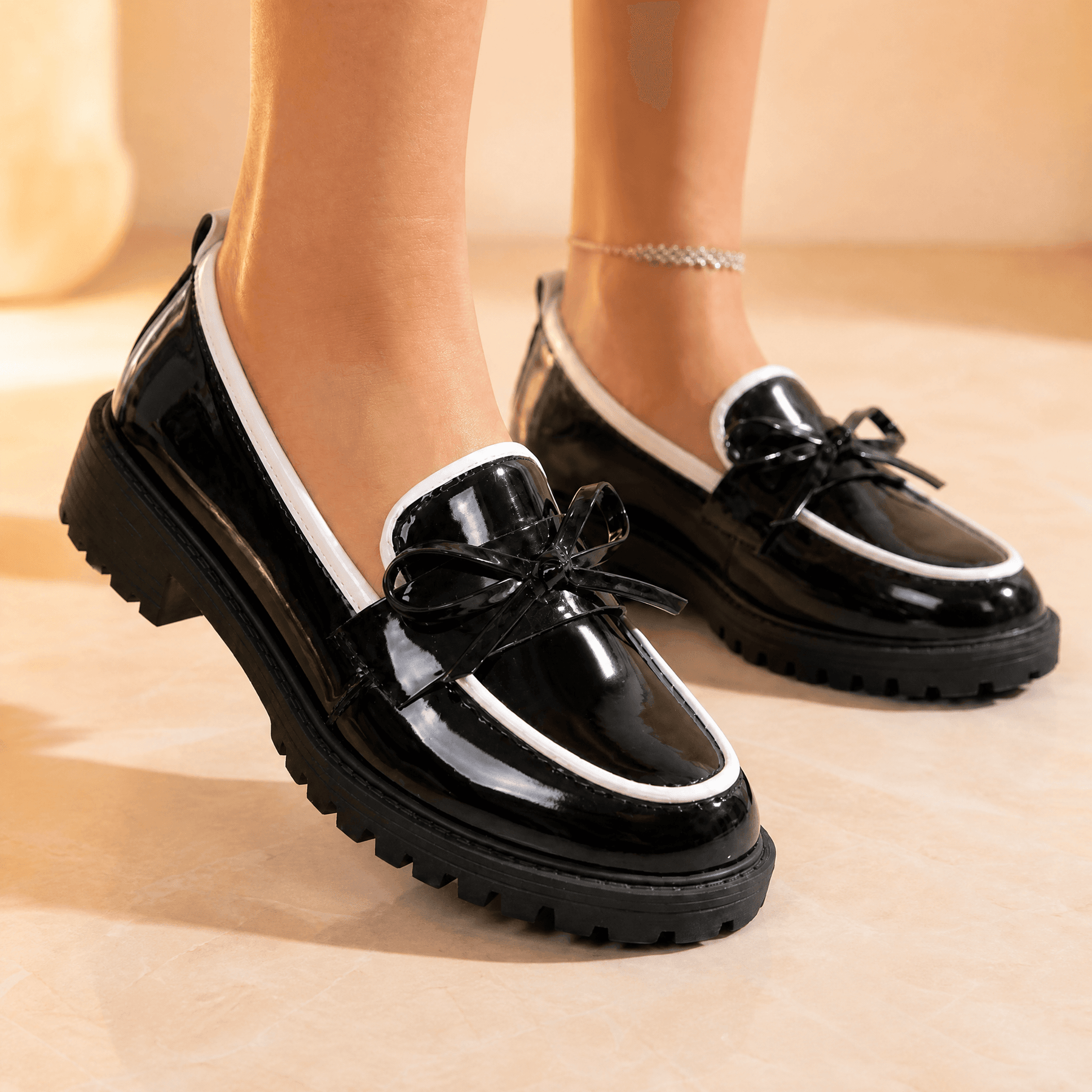 Bowella – Glossy Bow Loafers with Cushioned Platform