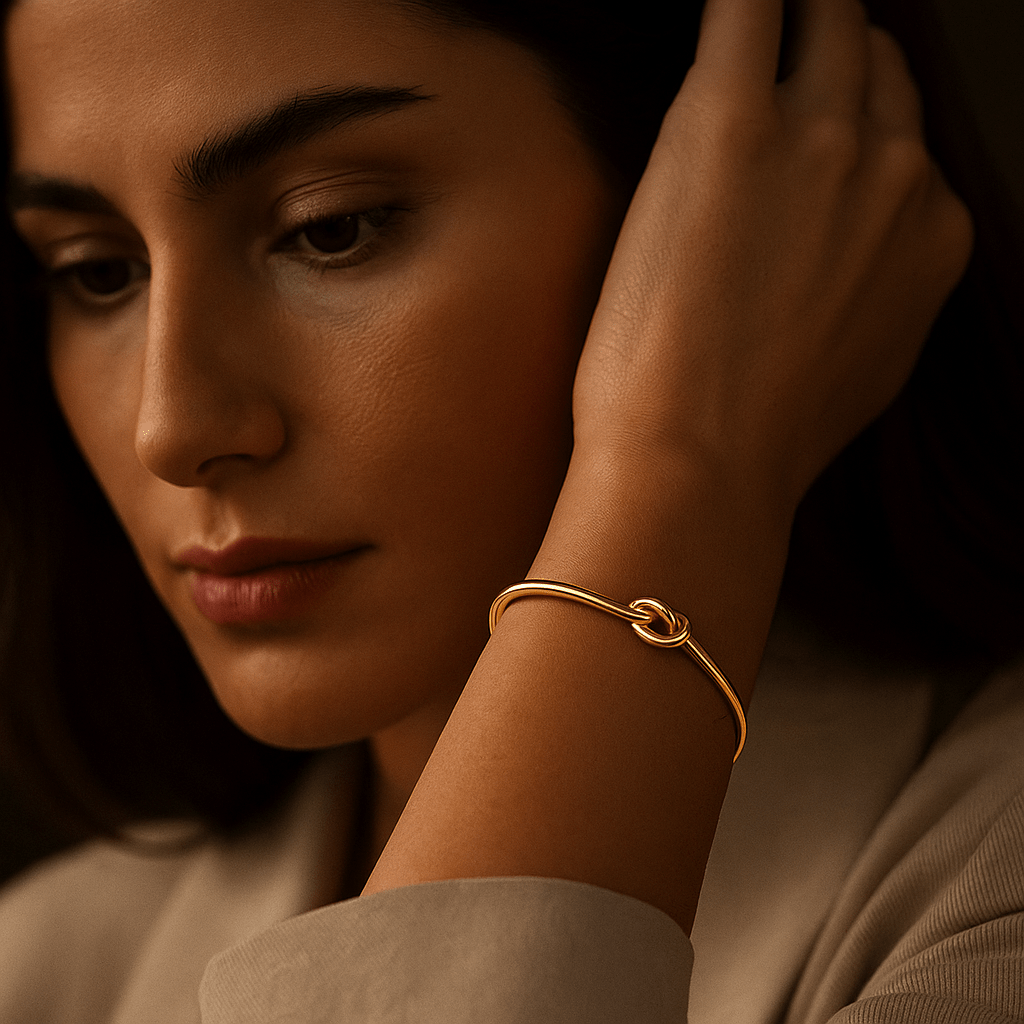 Bormio Bracelet – Thin Bracelet with Knot in Gold or Silver