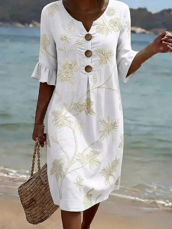 Casual women's dress with floral print.
