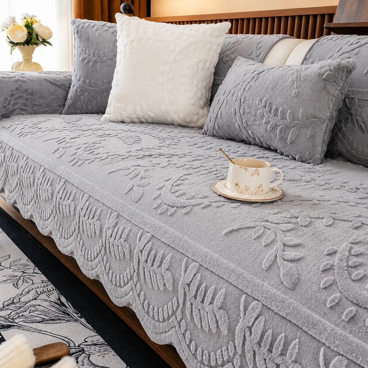 Hovela – Plush Non-Slip Couch Cover with Botanical Texture