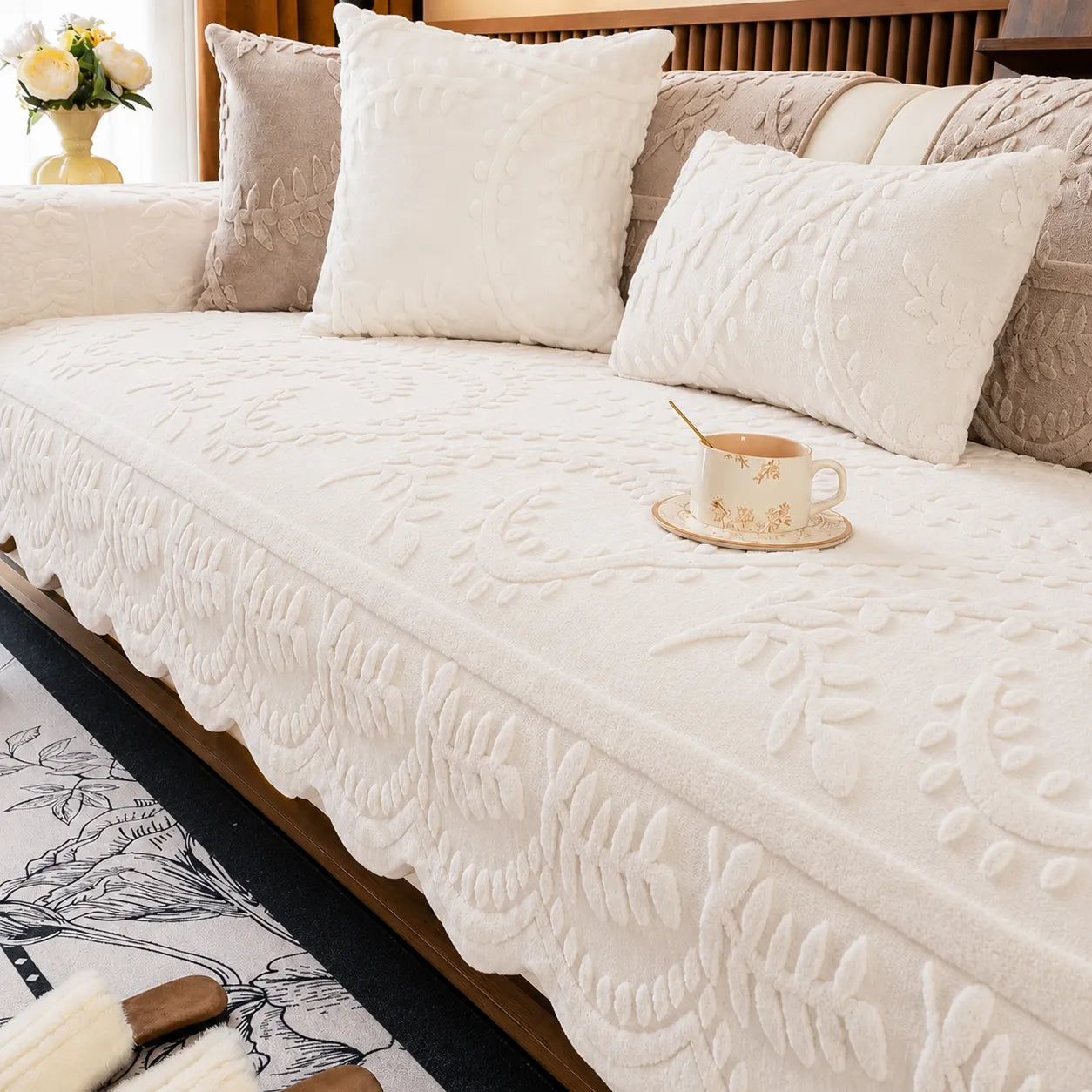 Hovela – Plush Non-Slip Couch Cover with Botanical Texture
