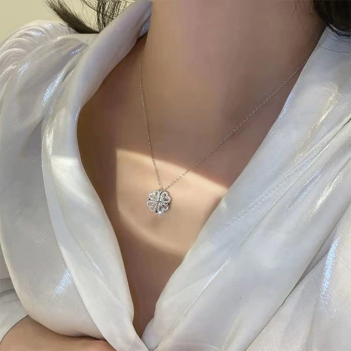 Cloverelle – Sparkling Clover Pendant Necklace