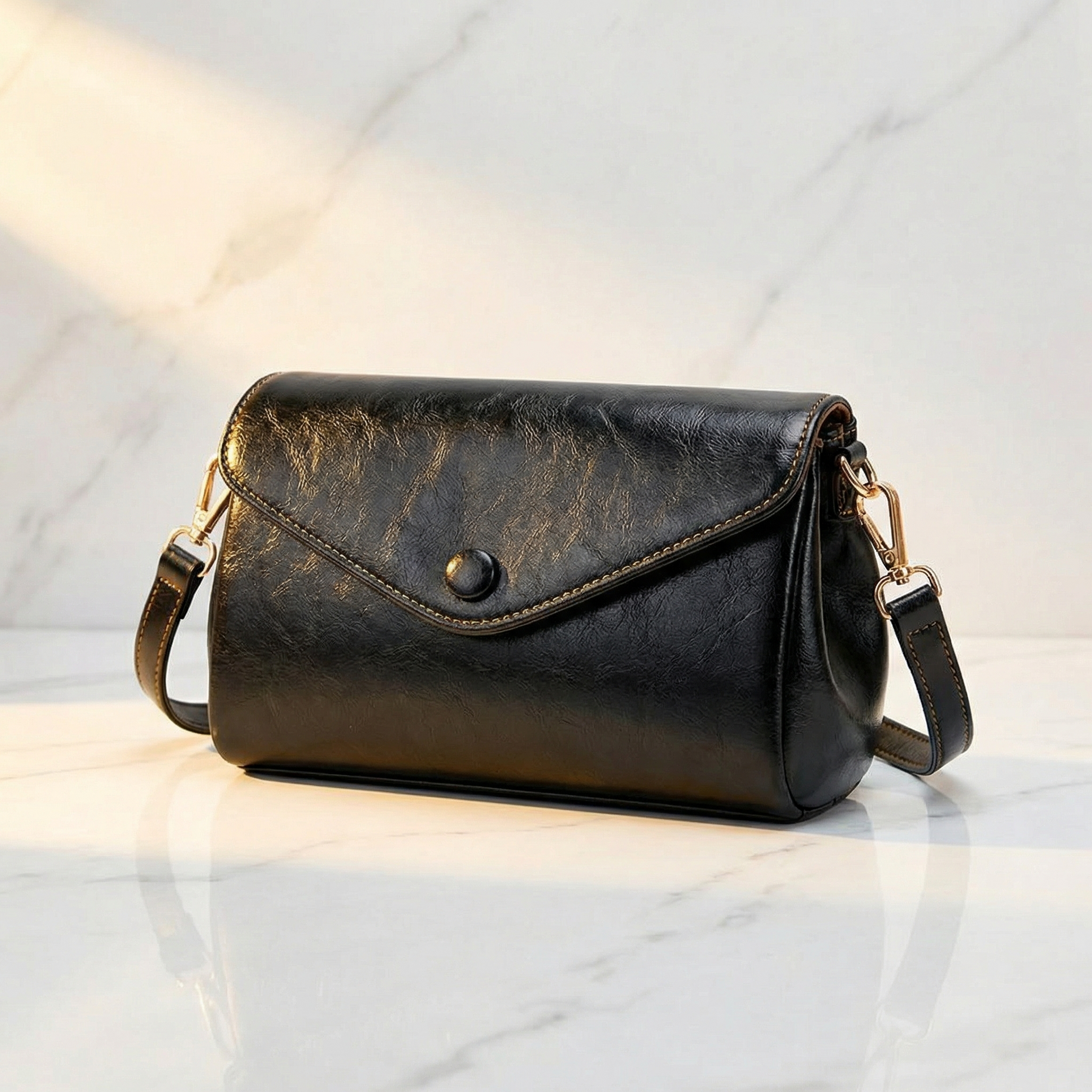 Calessa – Compact Crossbody for Everyday Essentials