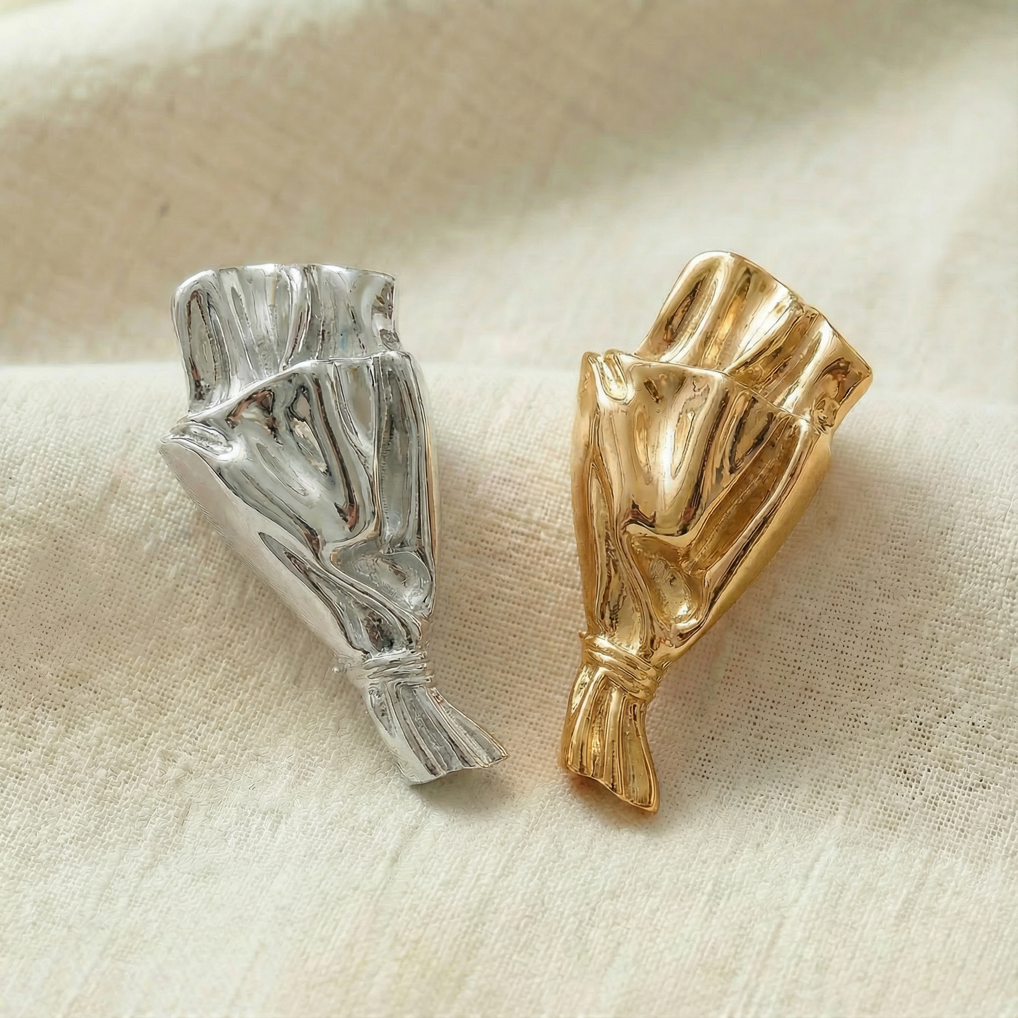 Florette - Wearable flower vase brooch