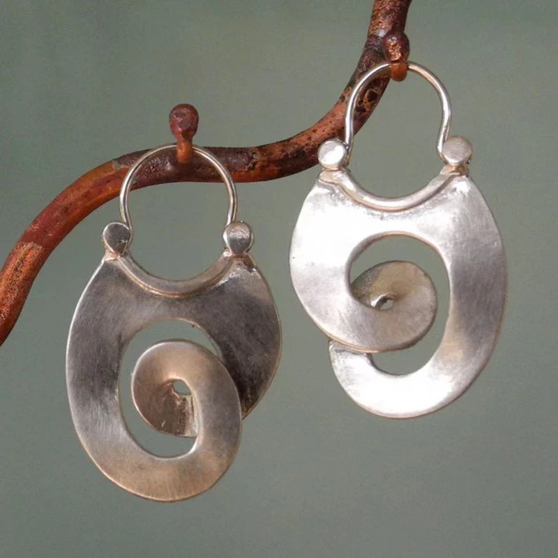 Unique Vintage Earrings – Silver Reflection with Character