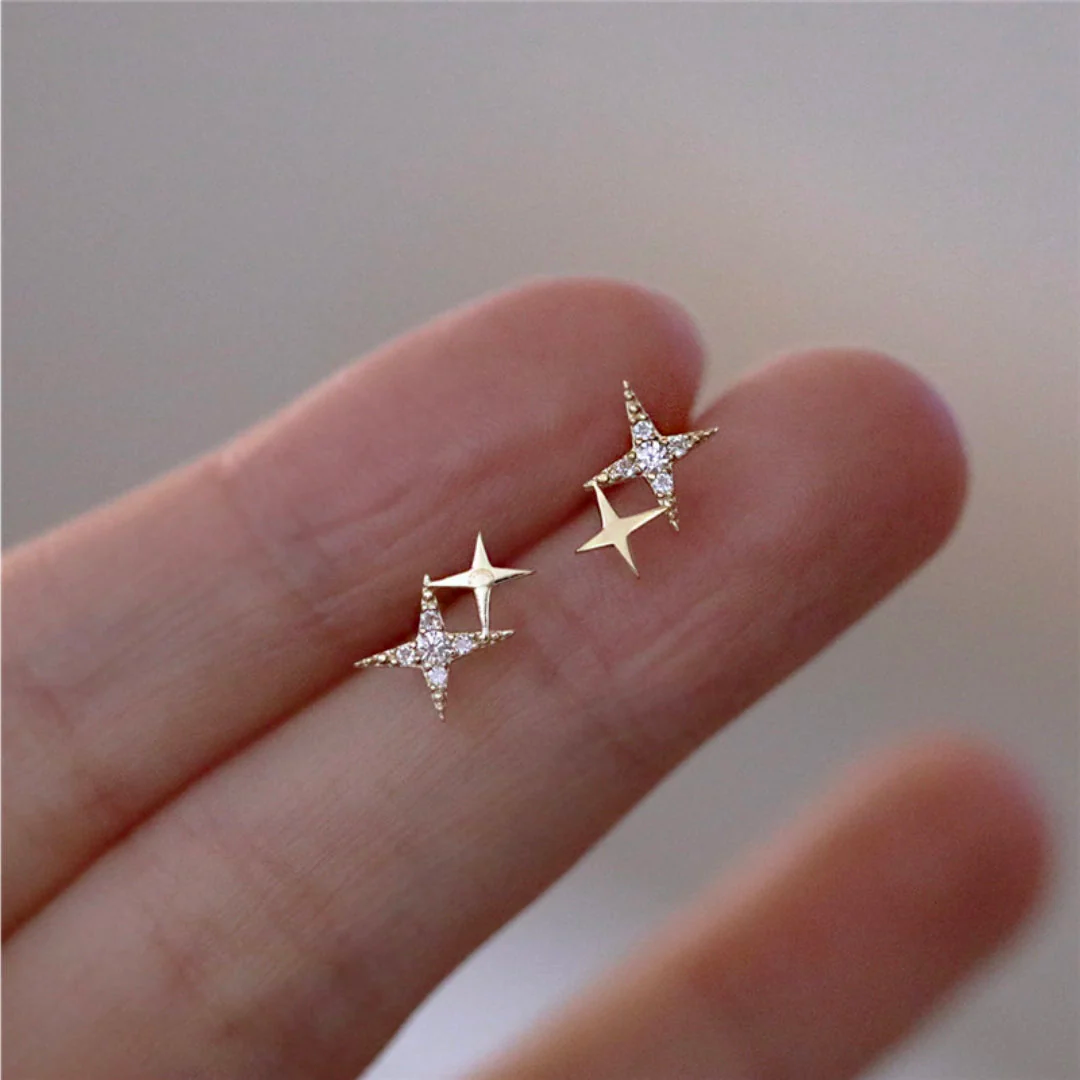 Estina – Bright star-shaped earrings with a delicate design