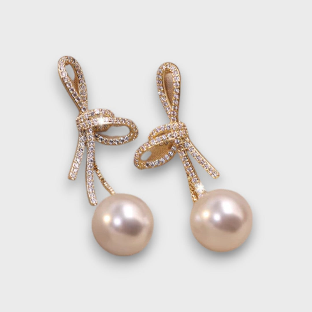 Celinea – Golden Bow Earrings with Luminous Pearl