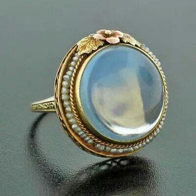 Vintage Round Ring in Golden Moonstone