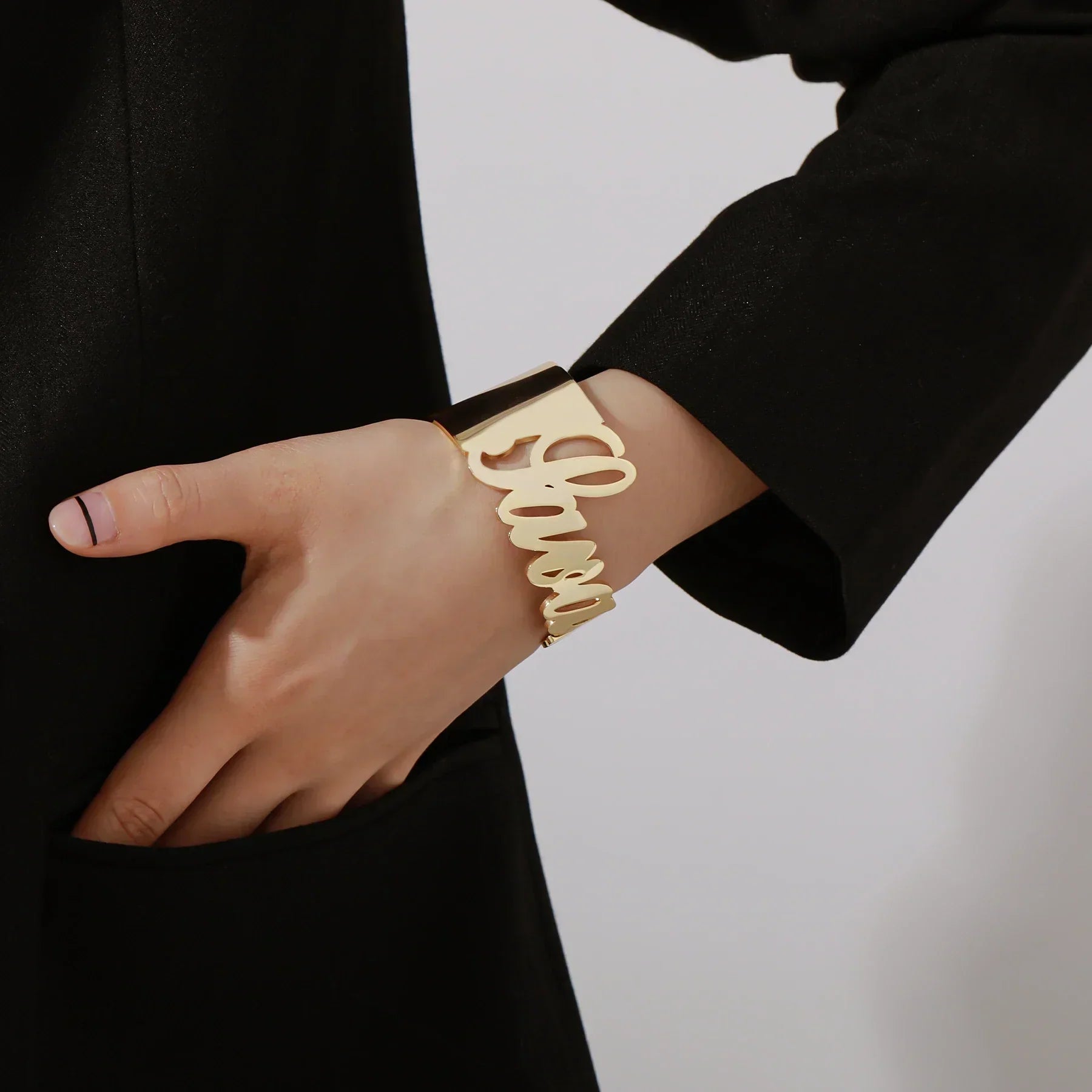 Aurelya – Personalized Name Bangle