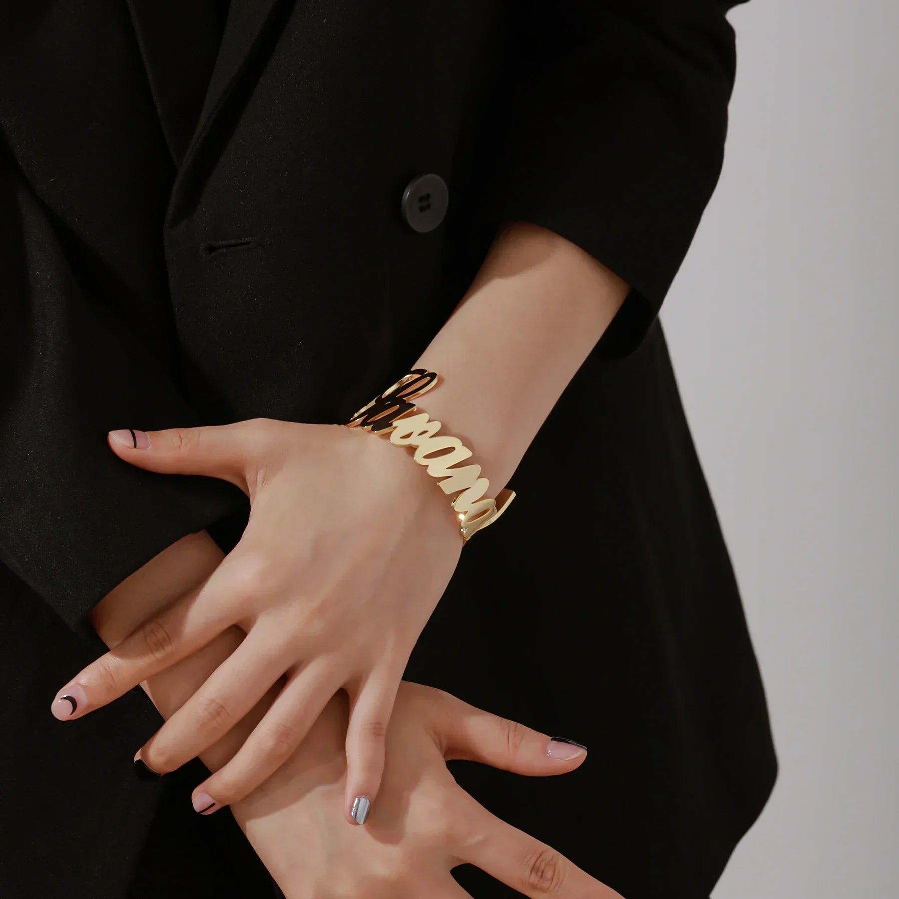 Aurelya – Personalized Name Bangle