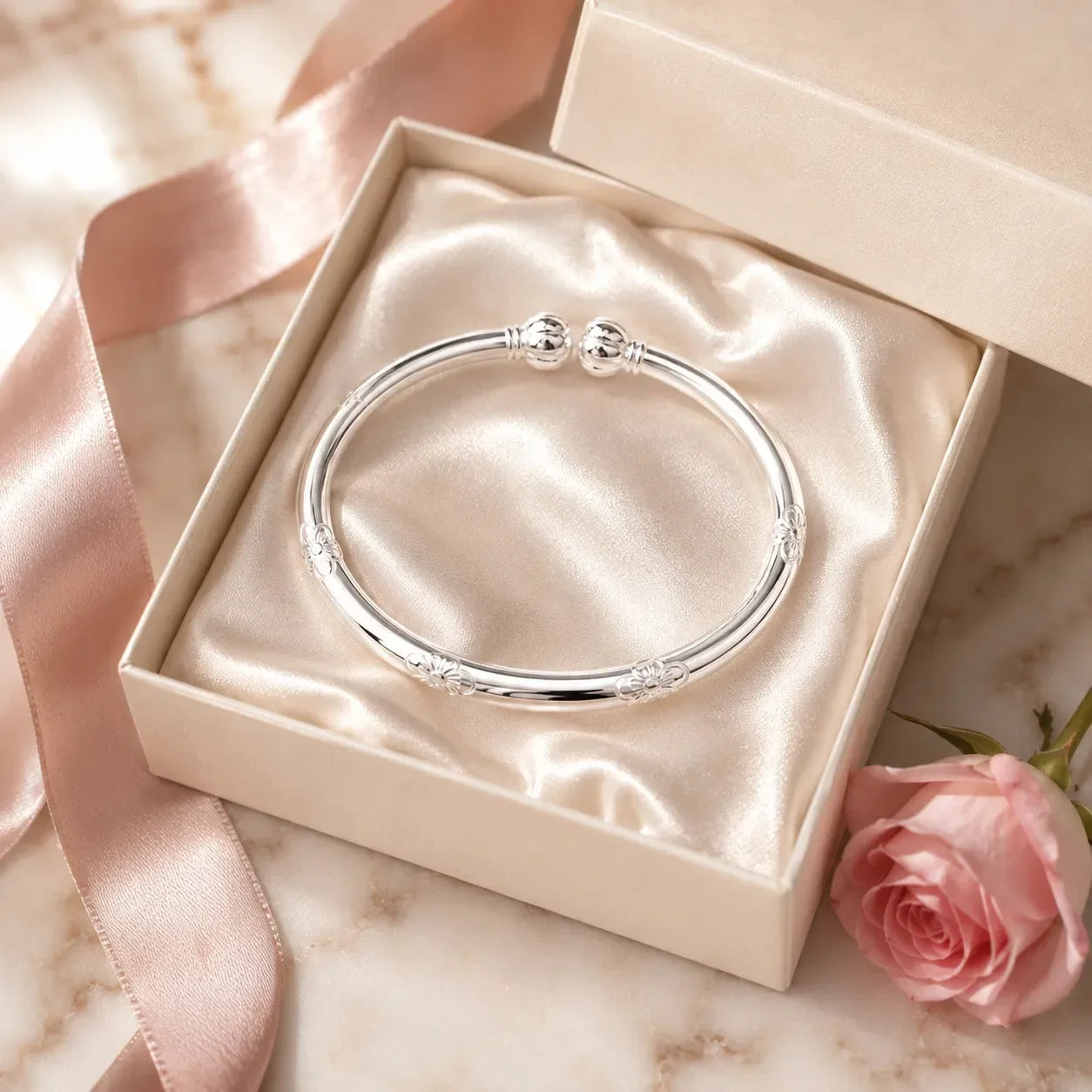 Florelle – Vintage Floral Silver Bangle with Open Cuff