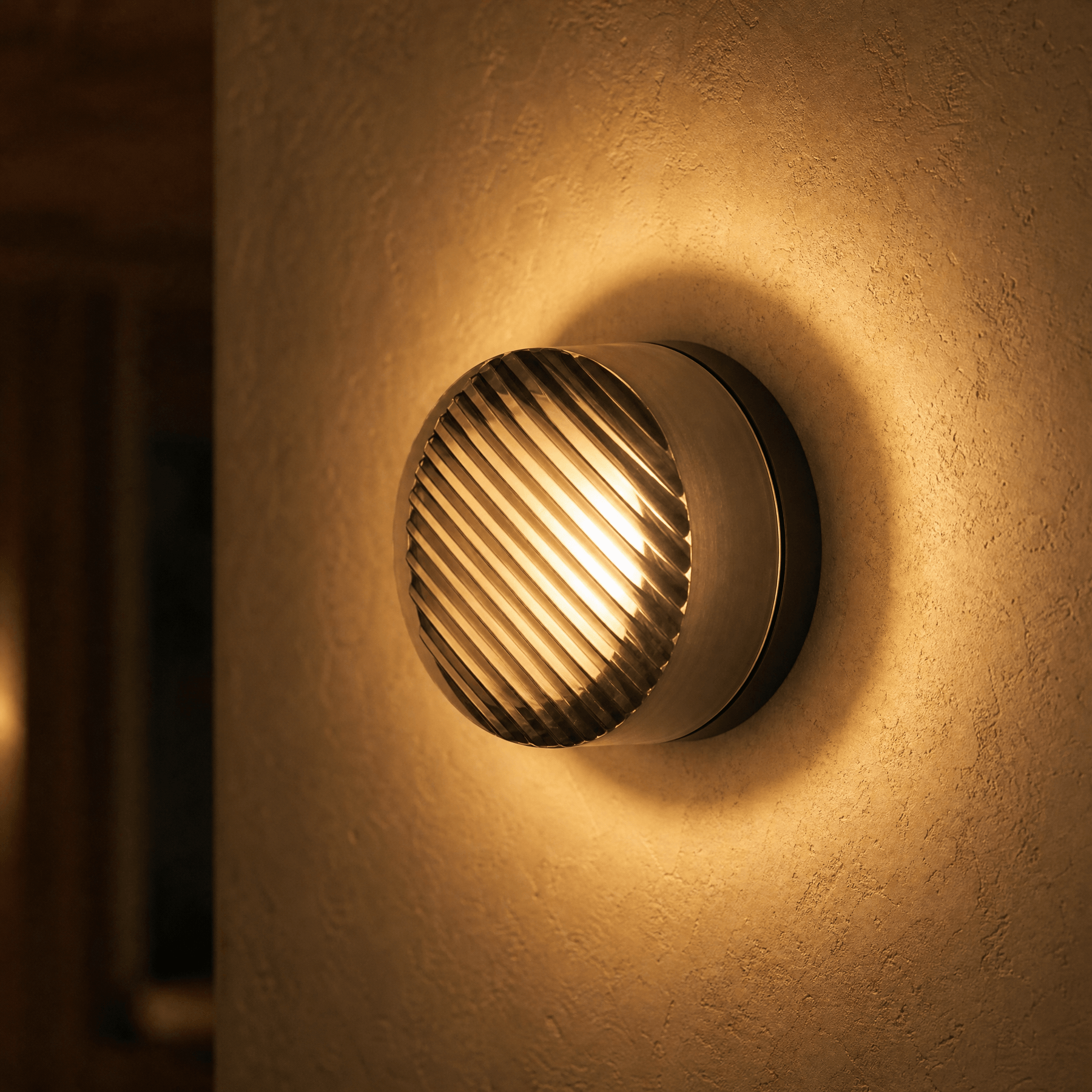Lumara – Sculpted Dimmable Wall Sconce