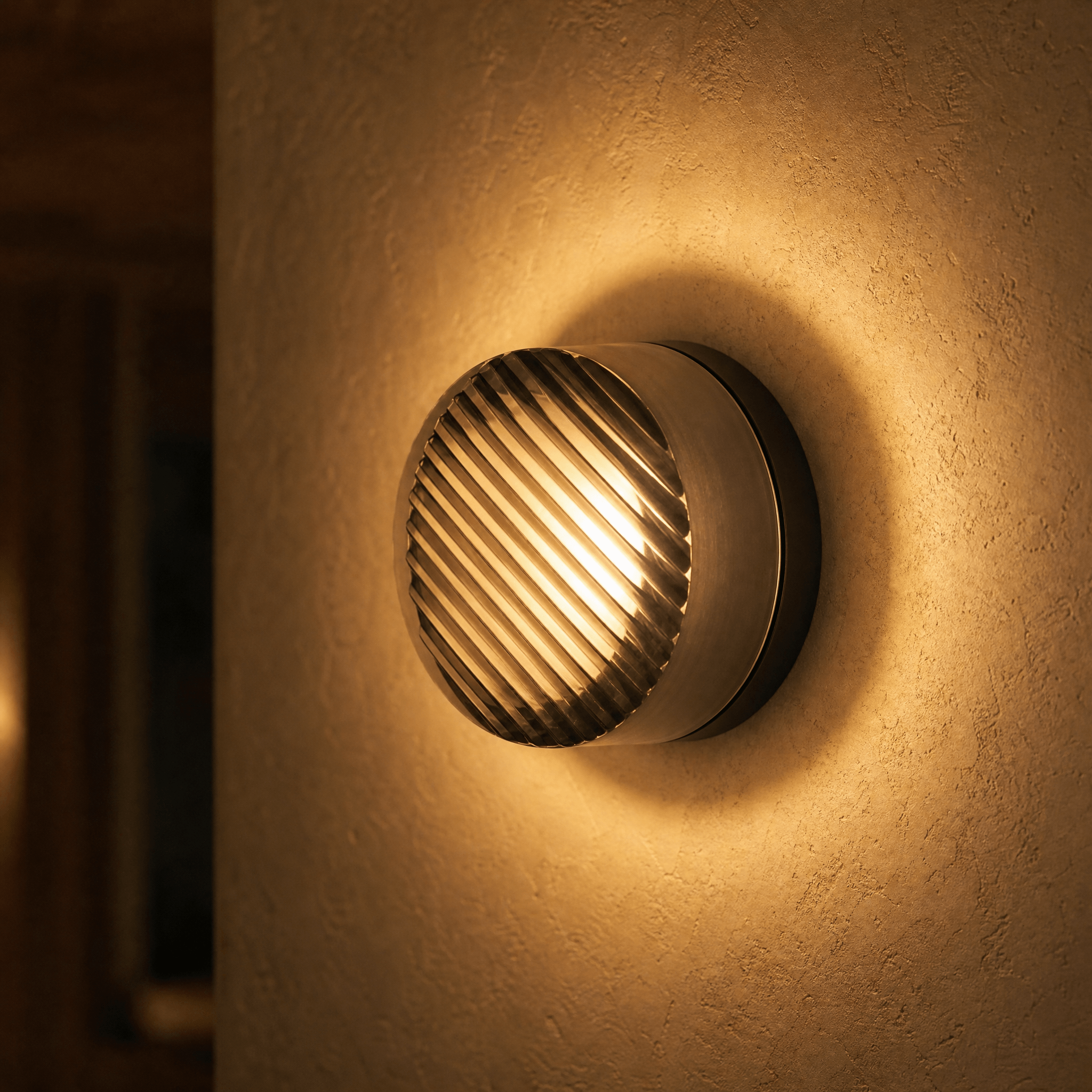 Lumara – Sculpted Dimmable Wall Sconce