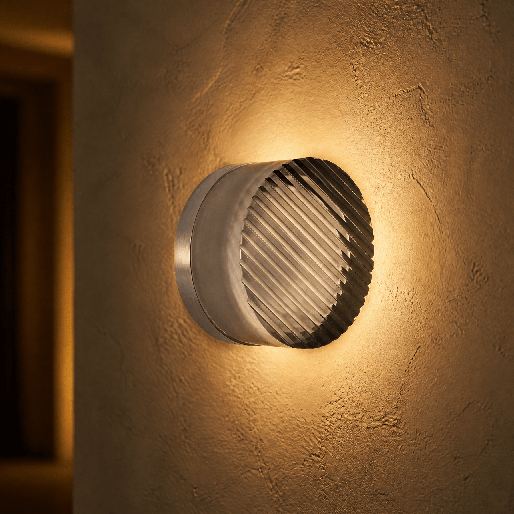 Lumara – Sculpted Dimmable Wall Sconce