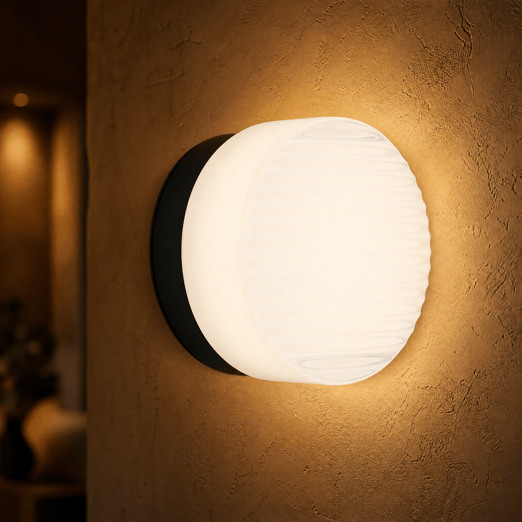Lumara – Sculpted Dimmable Wall Sconce