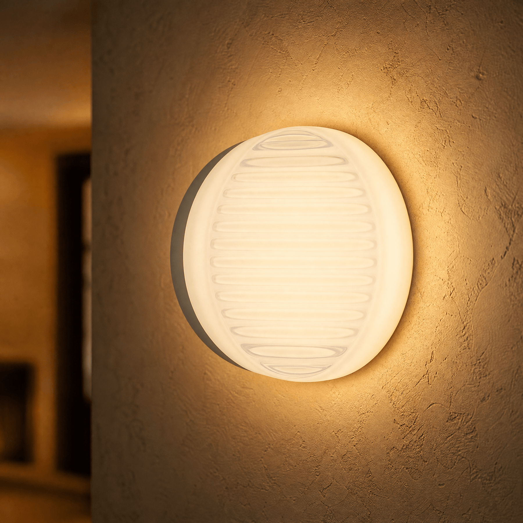 Lumara – Sculpted Dimmable Wall Sconce