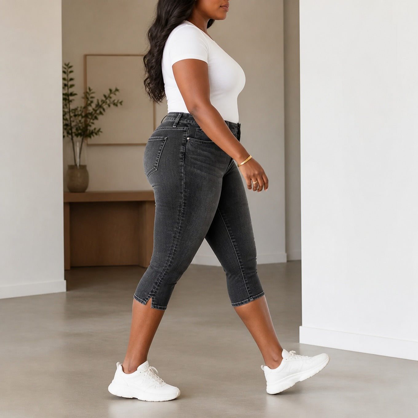 Curvella – Flattering High-Waist Stretch Denim Capris