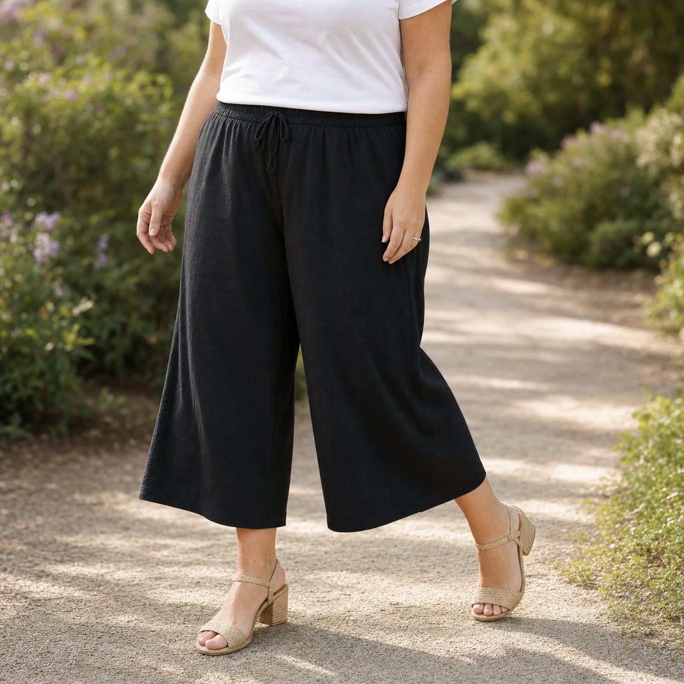 Calmara – Cropped Wide-Leg Drawstring Pants