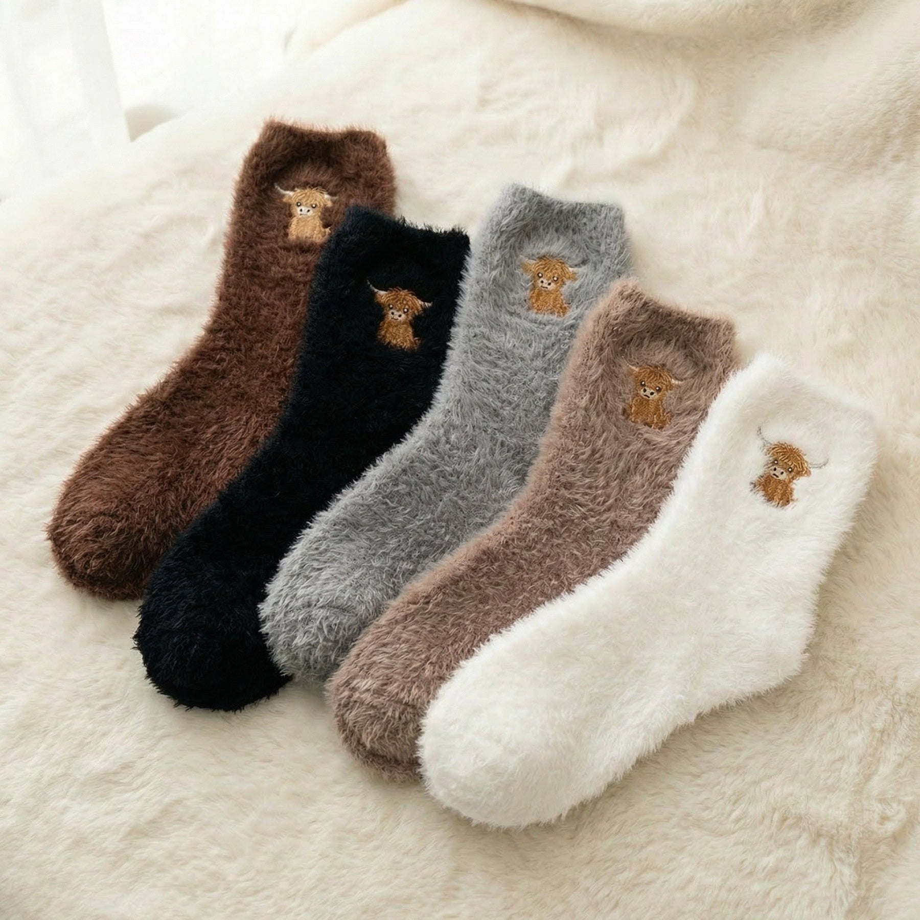 Cozymoo – Fuzzy Highland Cow Socks