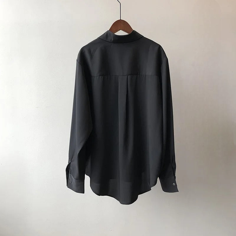 Riley – Silk Blouse with Fluid Elegance